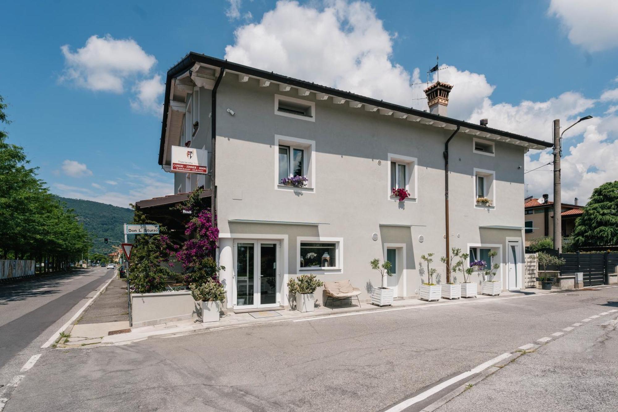 Franciacorta Rooms คอร์เตฟรังกา ภายนอก รูปภาพ